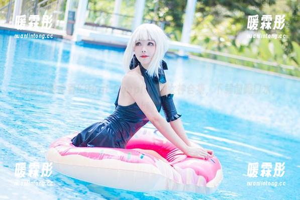 带着小零食看Kitkat Cosplay的女神合集，下载前喝口水，防止噎到！
